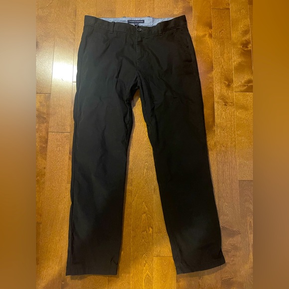 *SOLD* 🌙 Tommy Hilfiger black chino pants size 32x30 - Picture 1 of 4